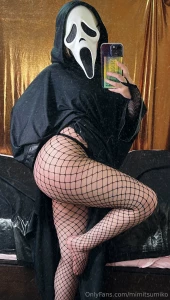 Halloweens almost here so im in a trick or treat kinda mood and i love