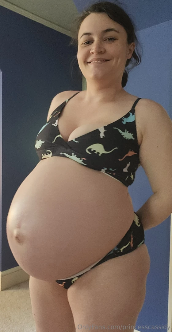 Happy friday as promised here is a late term photo set the funny part part 6 