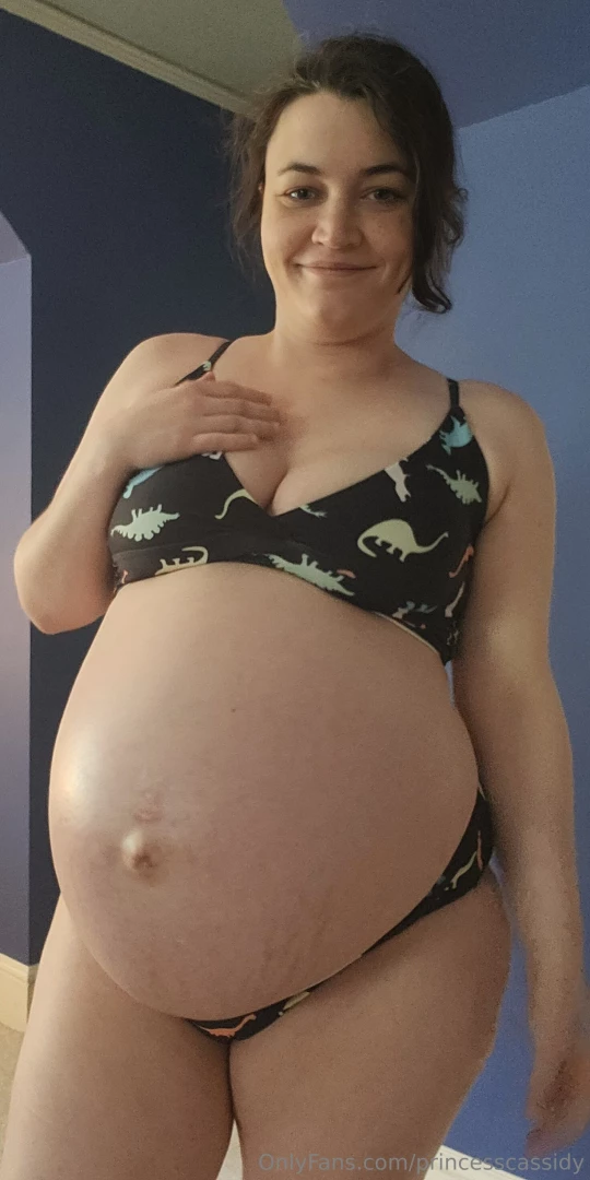 Happy friday as promised here is a late term photo set the funny part part 7 