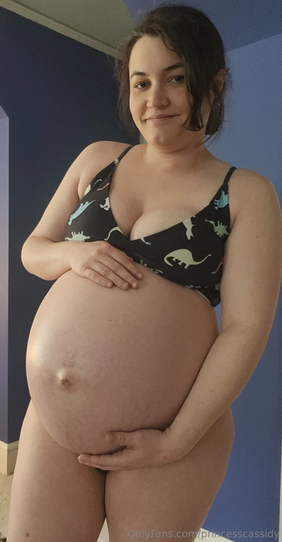 Happy friday as promised here is a late term photo set the funny part part 2 