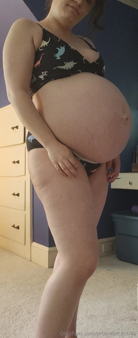 Happy friday as promised here is a late term photo set the funny part part 4 