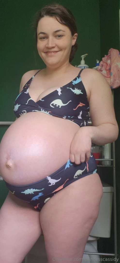 Happy friday as promised here is a late term photo set the funny part part 1 