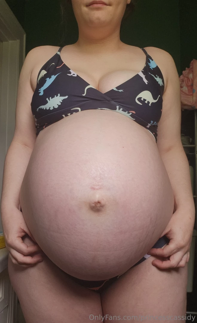 Happy friday as promised here is a late term photo set the funny part part 5 