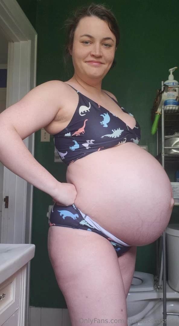 Happy friday as promised here is a late term photo set the funny part part 10 