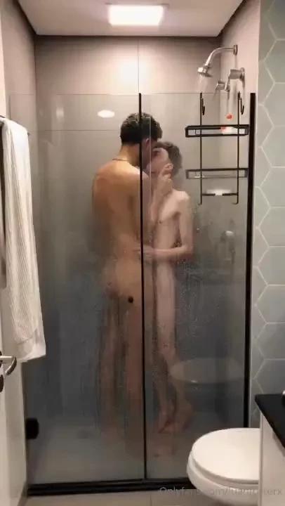 After a hot fuck a shower and kisses to relax 