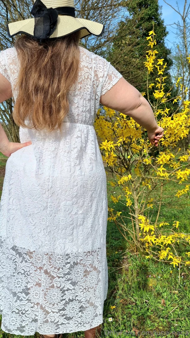 What do you think i wear underneath que penses-tu que je porte en 