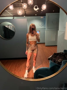 Wie findet ihr solch ein outfit f rs gym zu dr ber