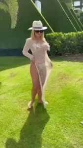 Pool party look