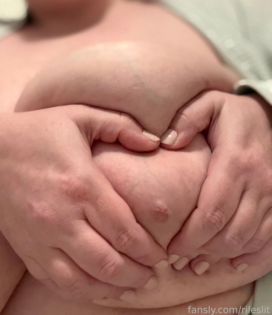 -- macromastia busty nipple topless bigboobs tits naturals bigtits 