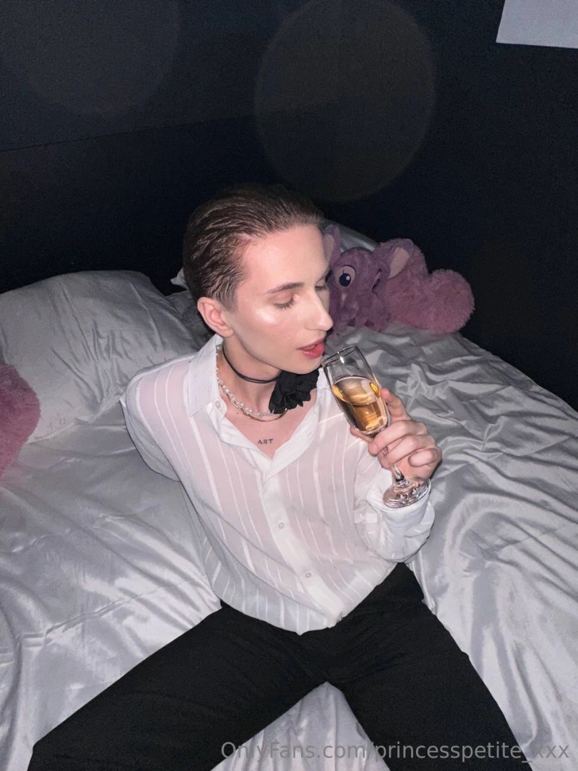 Amdrewbig sweet boy loves anal games and games message him now while part 4 