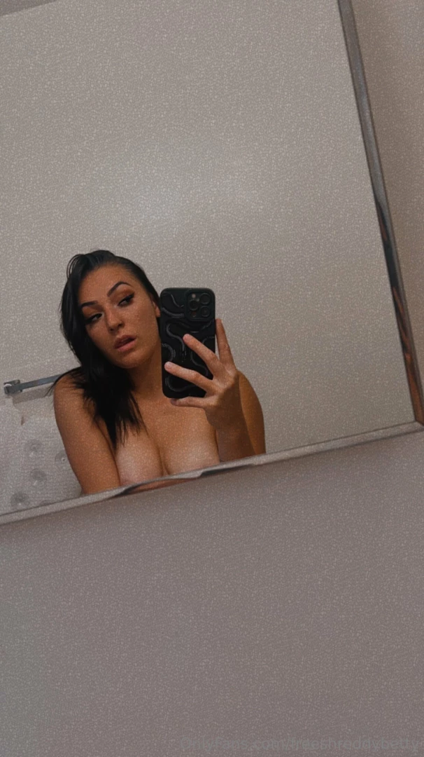 At 400 fans i ll post some free nudes but i ll need to see some tips 