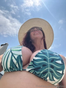 Milf monday amp daily boob in miami vacation vibes audio update part 1