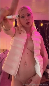 Wanna see me pose and smoke in nothing but my shiny white vest been
