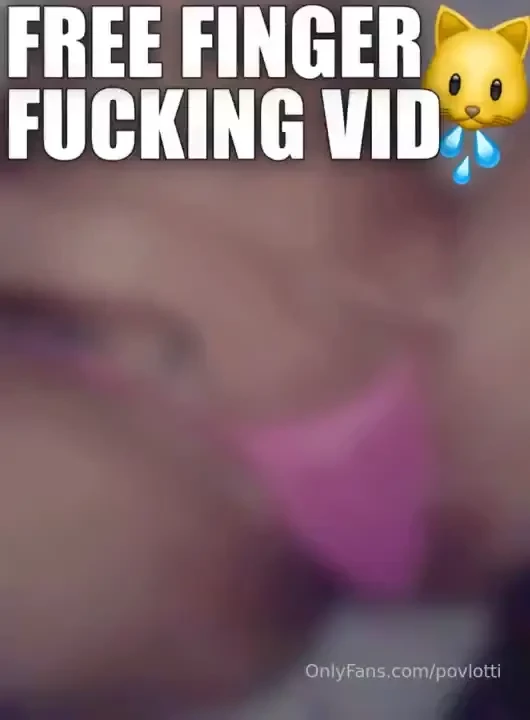 Finger fuckin my pussy just wait till you see me ramming my fingers in 