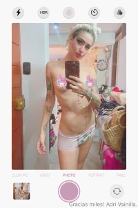 Aqu enviando un par de fotos sin censura a sus dms espero les gusten