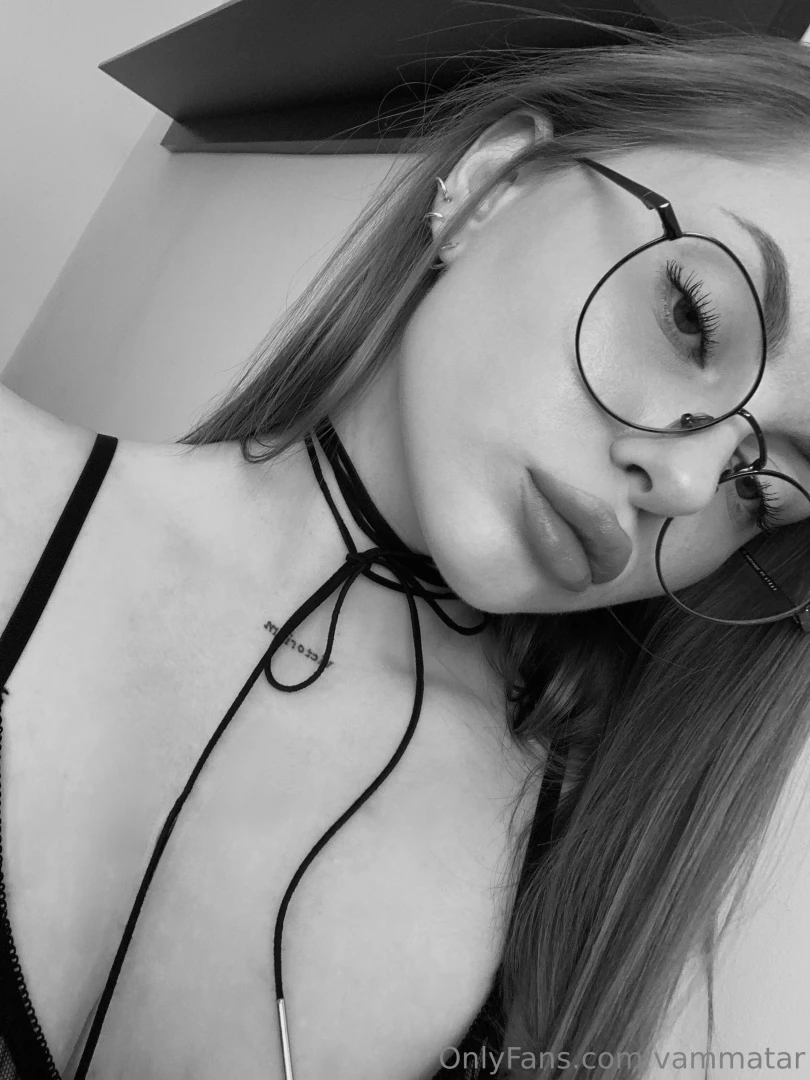 Will you tighten this accessory around my neck 