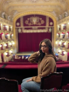 If i had a theme song it d be soft sparkly and slightly dramatic just