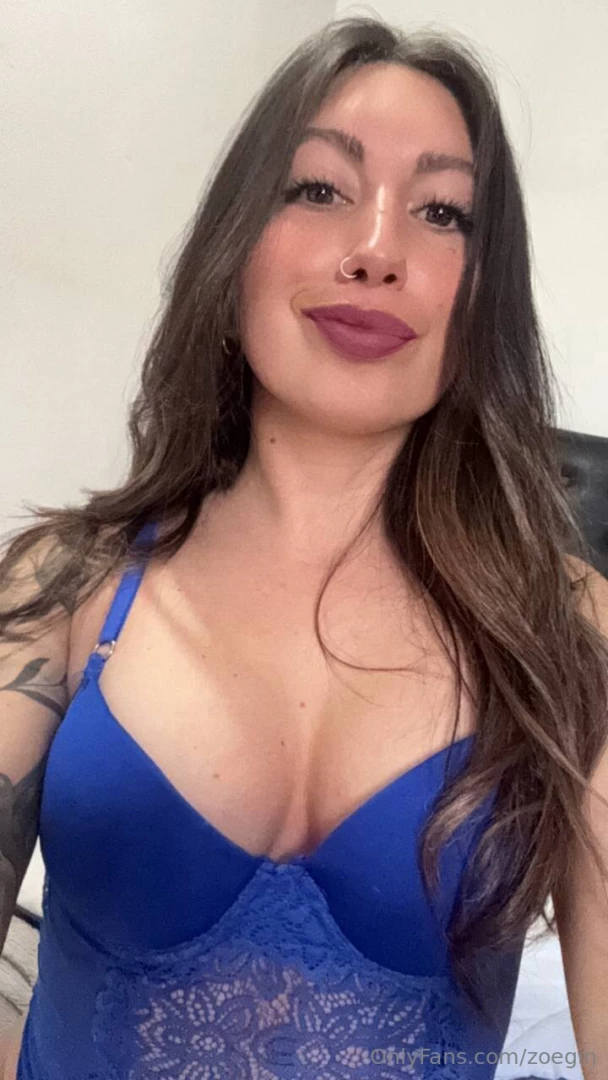 The first to give 10 gets 10 minutes of sexting 