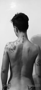 La schiena una bellissima tela su cui dipingere -anonimo pensatore