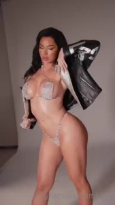 Serving body to you on the regular how d i do comment below