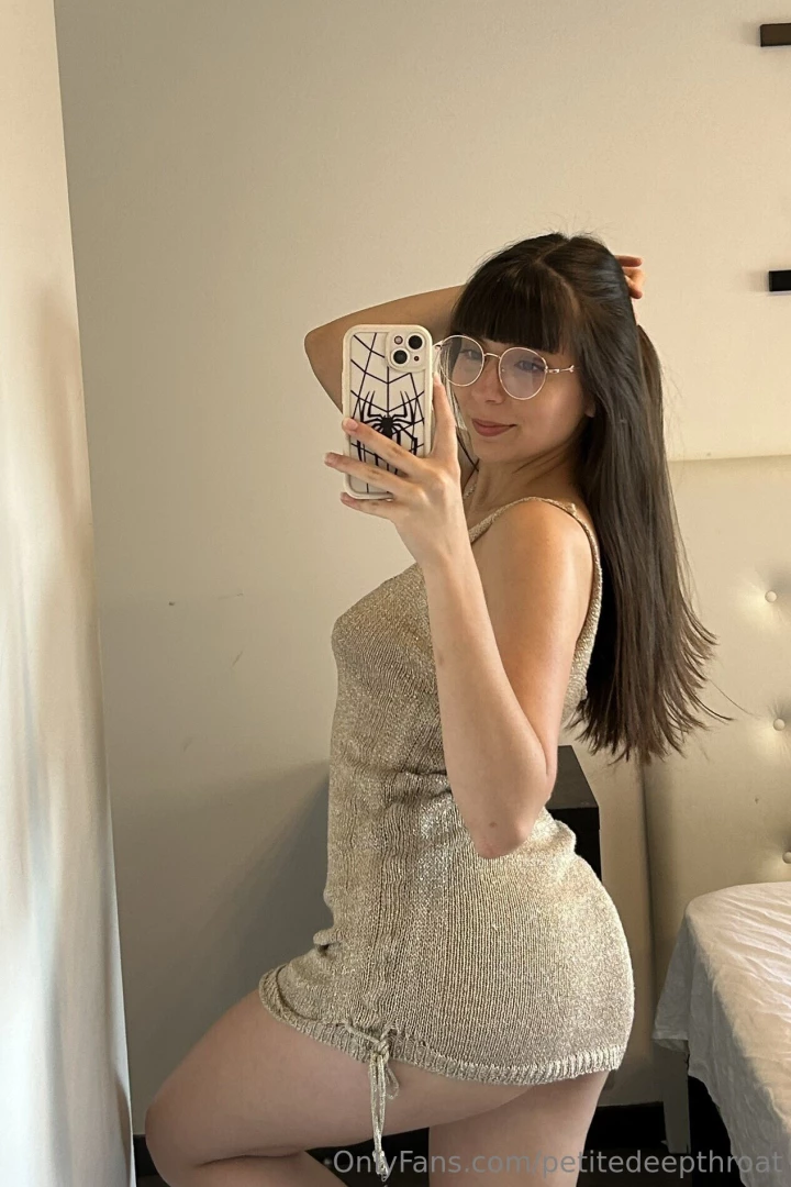 Petitedeepthroat 