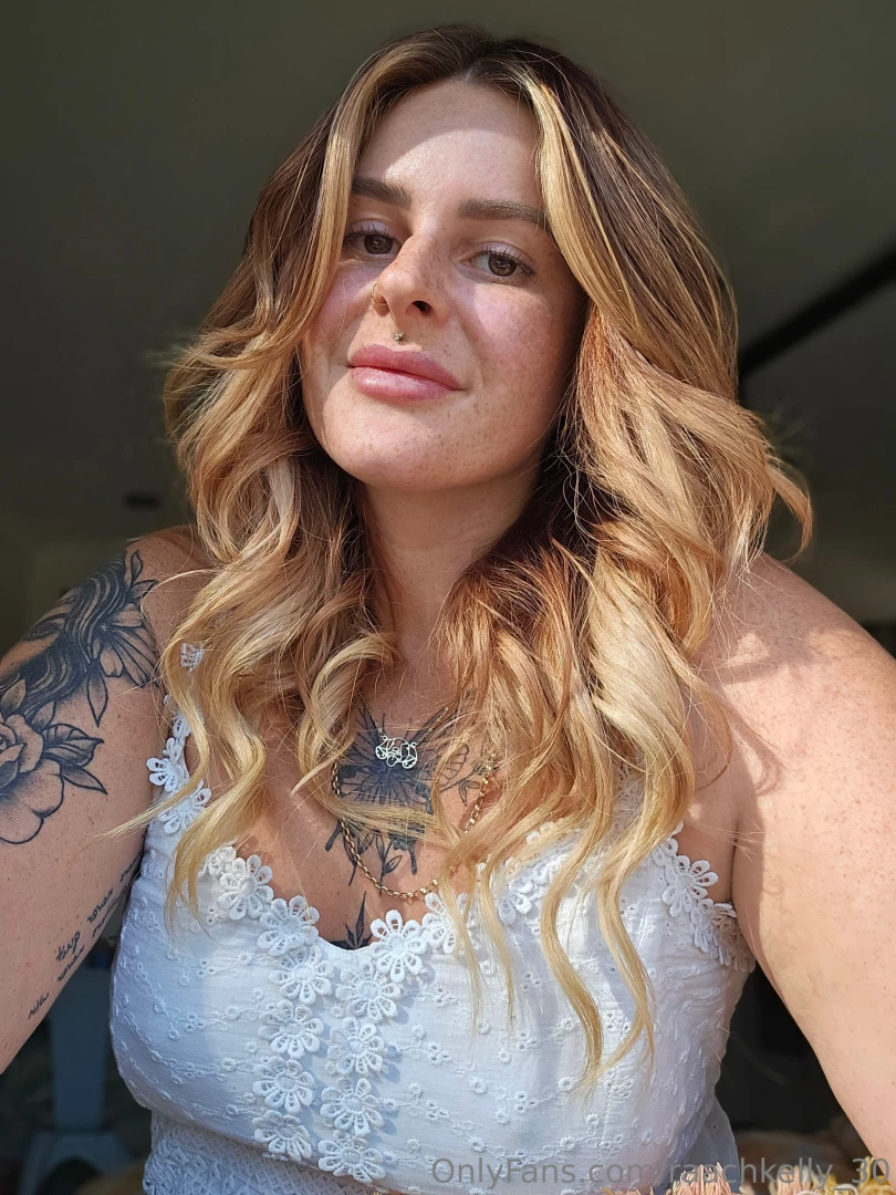 I had my hair done today do you like it 