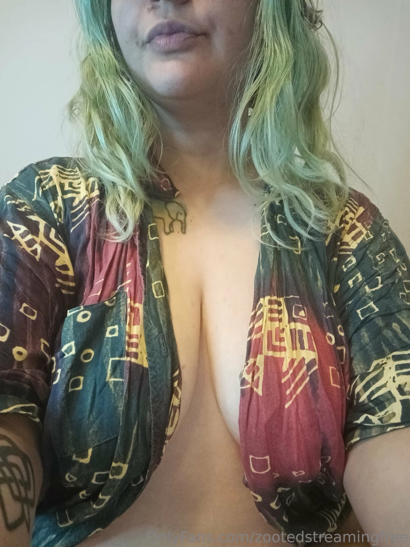 Ready to play with bouncy boobs and fat assess cum hangout live with 