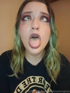 I m waiting for you to cum on my face cum hangout on my live stream