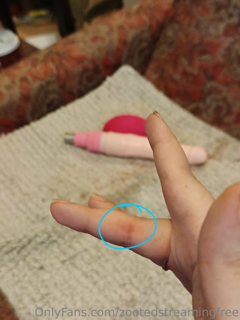 I fucked myself so hard i gave myself a blister will you kiss it daddy 