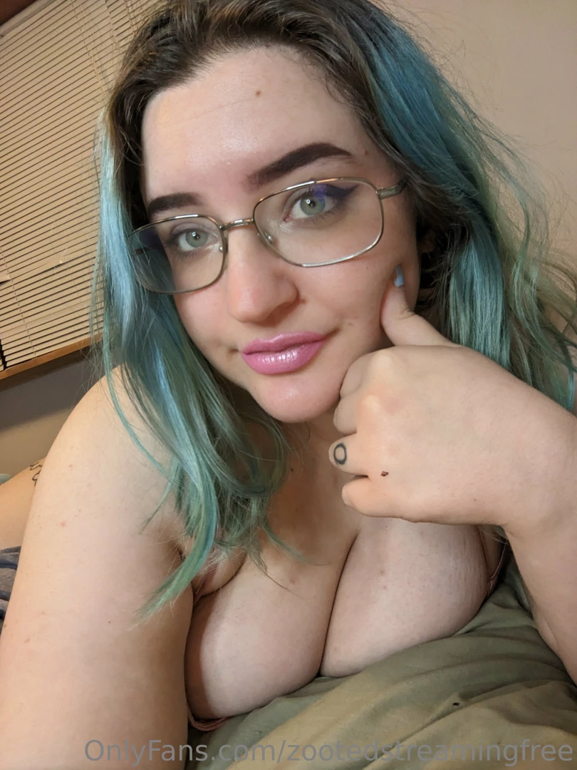Live w the beautiful curvyqueenlovesaspanking make sure to check out 