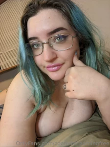Live w the beautiful curvyqueenlovesaspanking make sure to check out