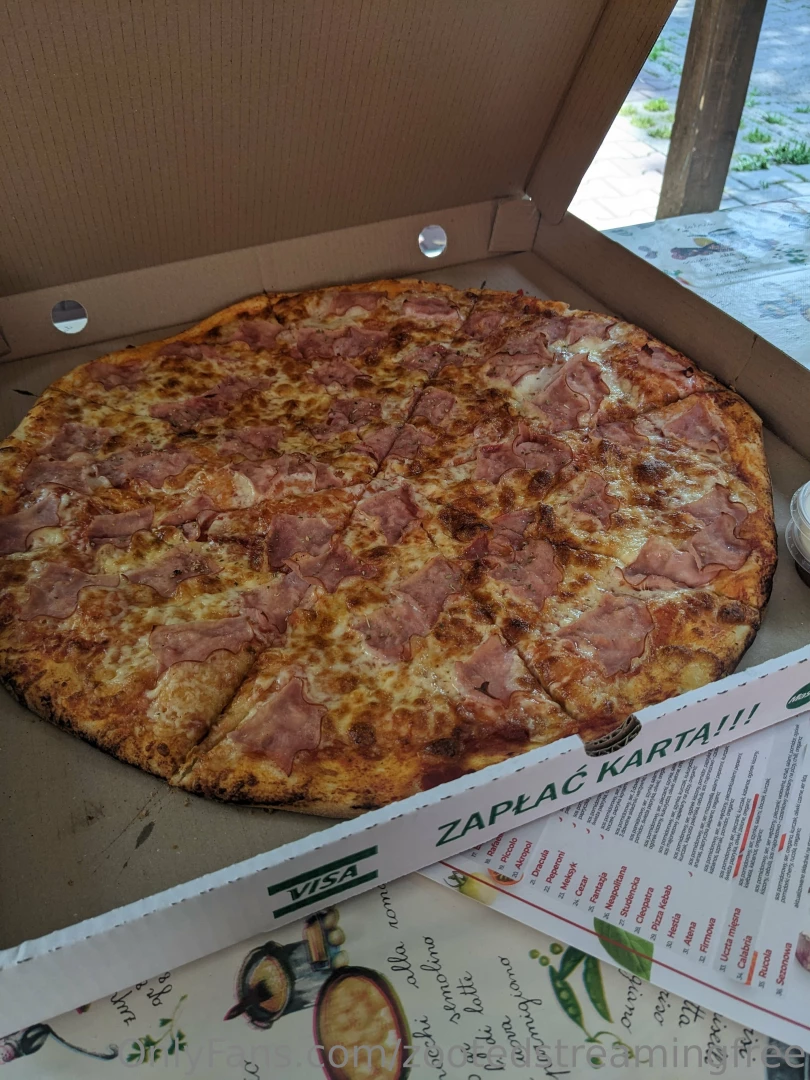 Buy my pizza for a special sex tape in your dms thank you daddy love 