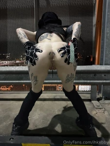 Would you eat me out right here