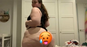 I know you want to see my body do you like it when i show my tits and