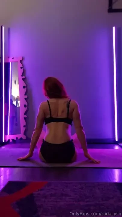 Join me in my late night stretching session i m not very flexible but 