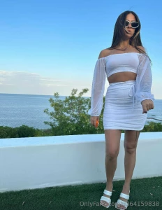 I ve never liked a thin and pale body i m here to show you that curvy