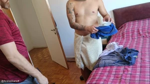 Este macho hetero fumigador me pide si puede ducharse porque se hab a part 1