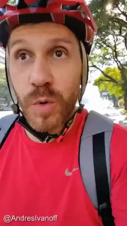 Estaba andando en bici por los bosques de palermo y me encontr con 