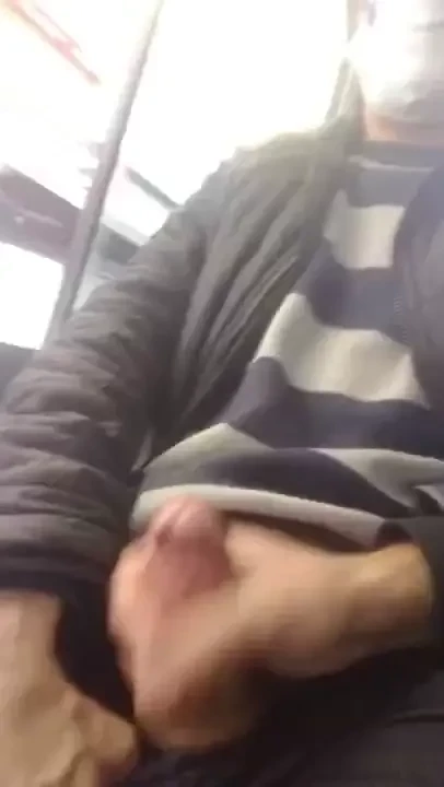 Viajando en colectivo y encontrarse un fan que te sigue y te da una part 1 