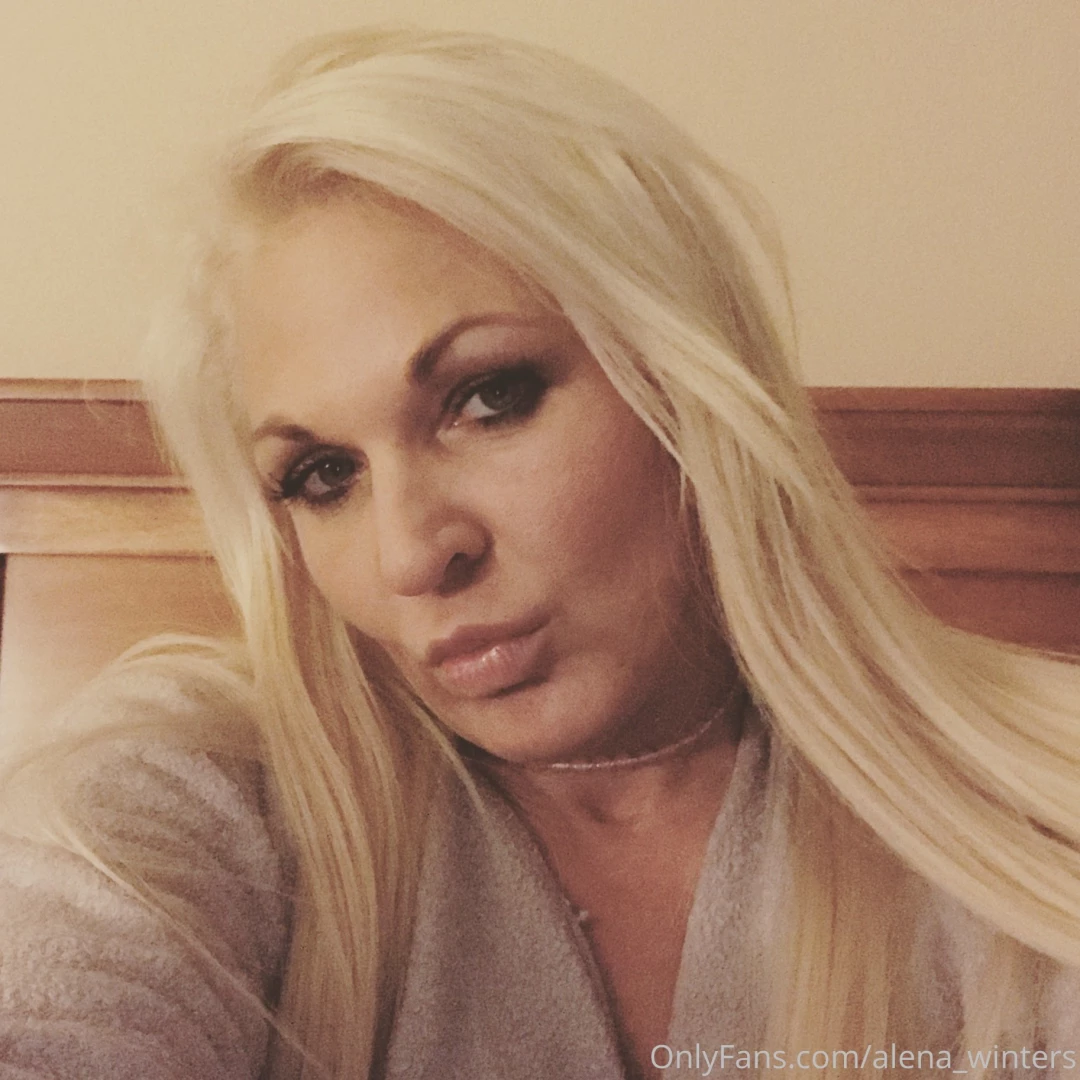 It s cold out someone please come warm me up 