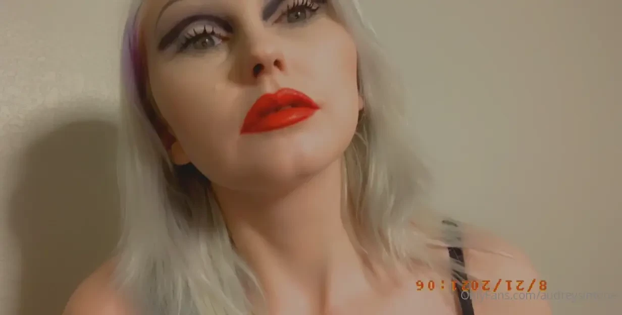 Red lipstick bobthebuilder_ 