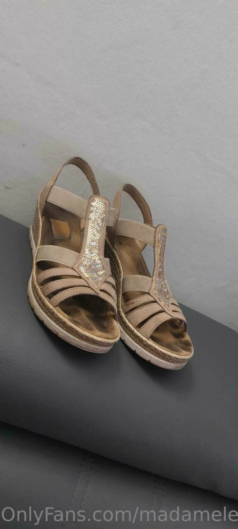 Who wants to buy these worn shoes pm me if you are intrested 