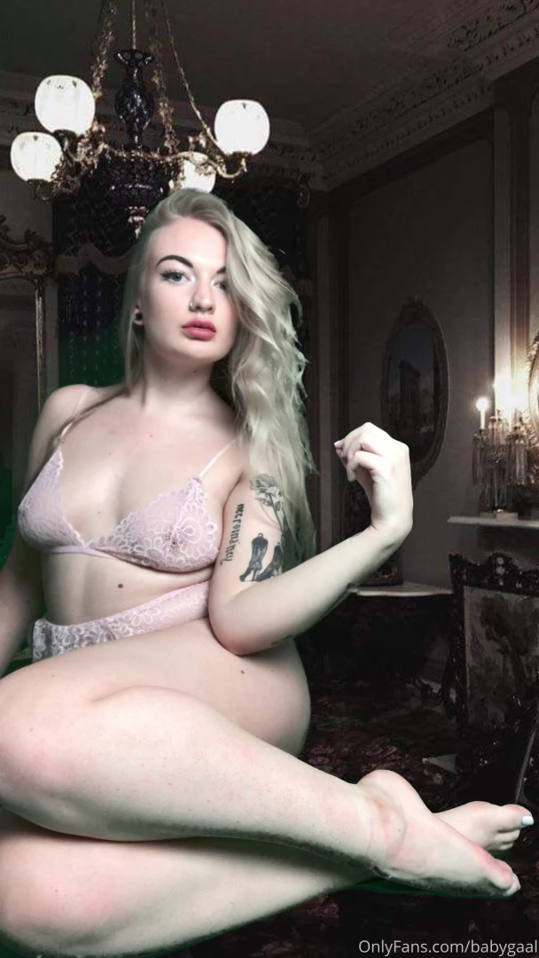 The photos get spicier as u scroll also the green screening gets part 7 