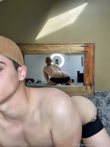 A vous plairait de voir la vid o o je me gode devant mon miroir alors