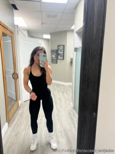 Follow my sexy fit friend onlylaur she has a fat ass and knows how to part 2