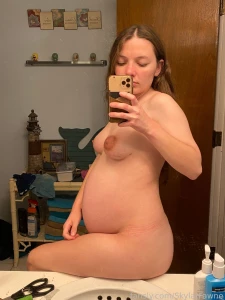 Throwback to my 7 month preggo body