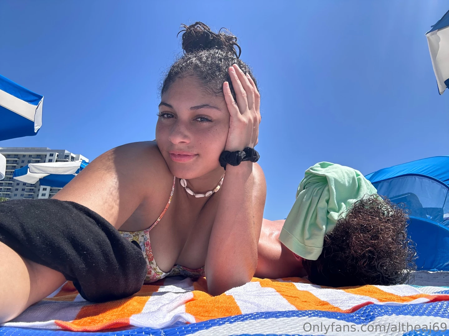 Think i should play with my pussy at the beach this weekend give me a 