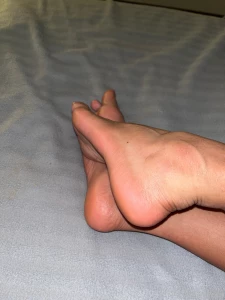 Hi i need foot massage and i will massage you with my feet as a reward