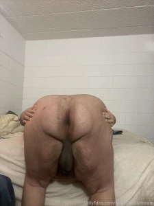 Booty hole needs to be licked and fucked