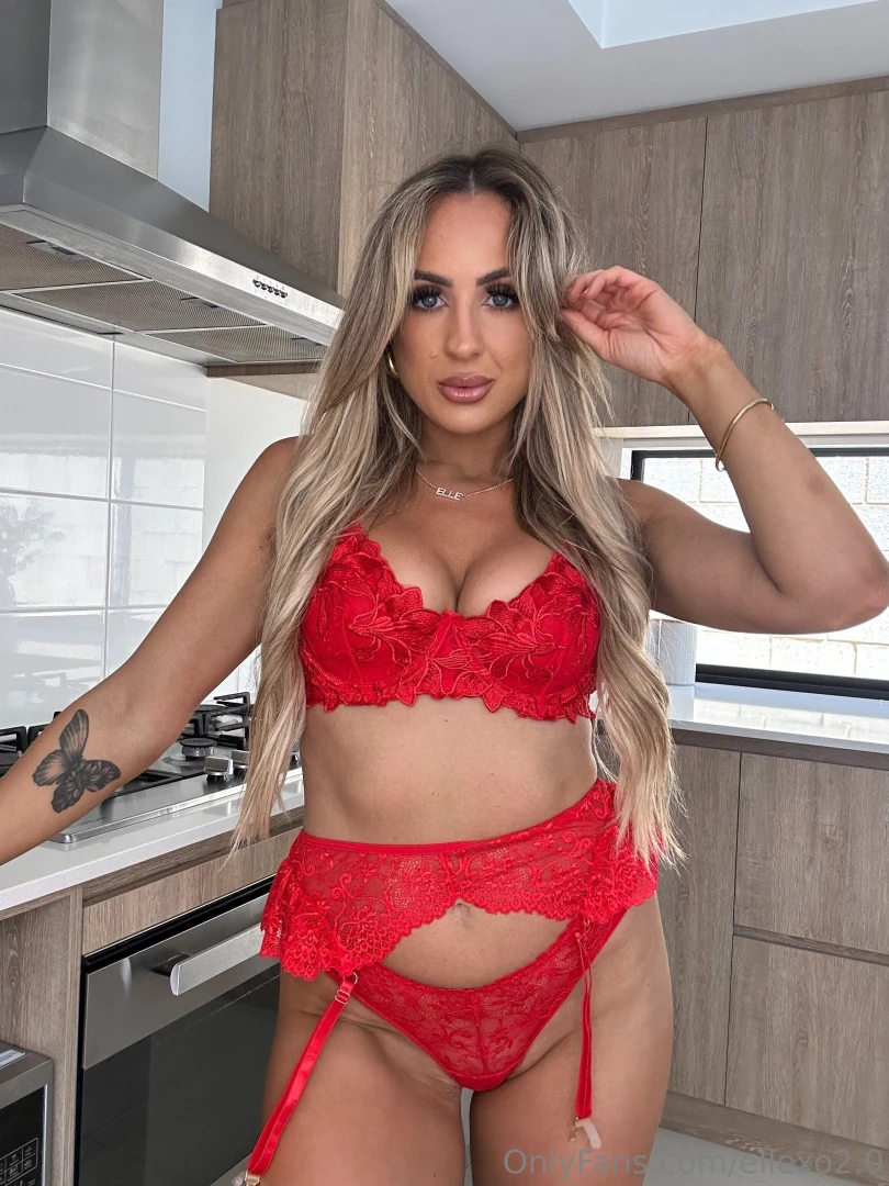 Your really missing out by not being on my main page btw ellesparkss 